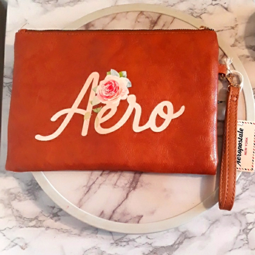 Aero Logo Brown Rose Wristlet🆕️‎